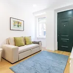 Portucale ! Stylish Campo Ourique Apartment Lisbon