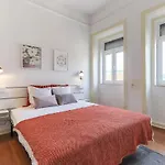Portucale ! Stylish Campo Ourique Apartment Lisbon