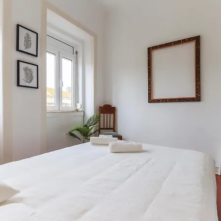 Portucale ! Stylish Campo Ourique Apartament Lizbona