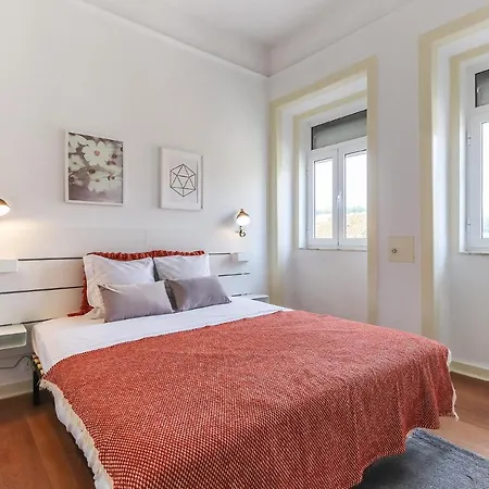 Portucale ! Stylish Campo Ourique Apartament Lizbona